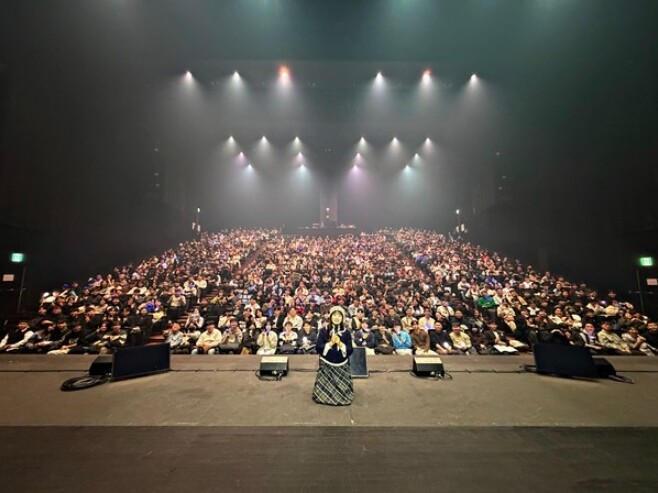 윤하, 소극장 콘서트 ‘빛나는 겨울’ 성공적 포문! 밀도 높은 레전드 발라드 향연