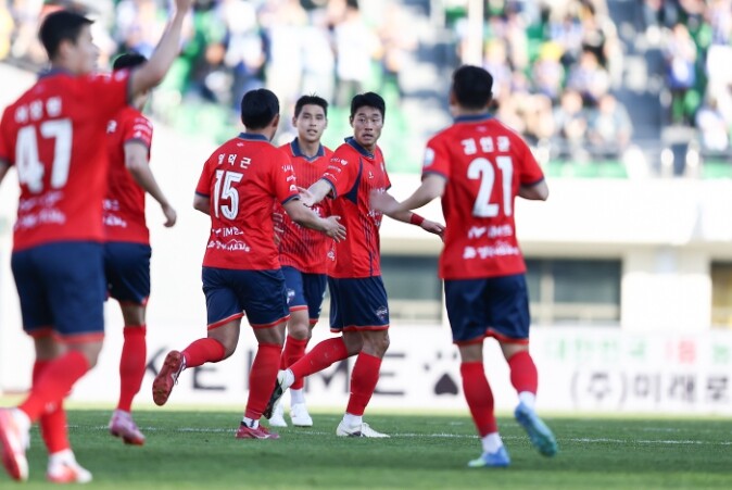 김천상무, 울산전 1대 2 석패…이건희 만회골 속 끝까지 추격