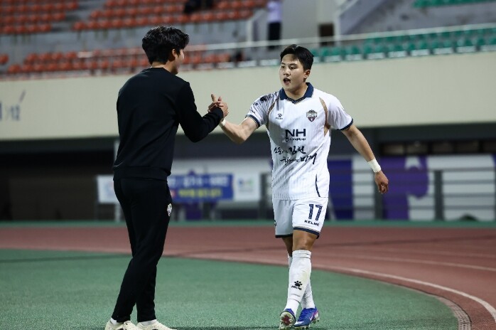 ‘김주찬 환상골’ 김천상무, 안양 원정서 2대 2 무승부