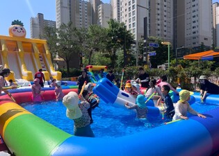 하남 위례유, 유치원 마당에 워터파크가 떴다! 첨벙첨벙 여름 물놀이 축제