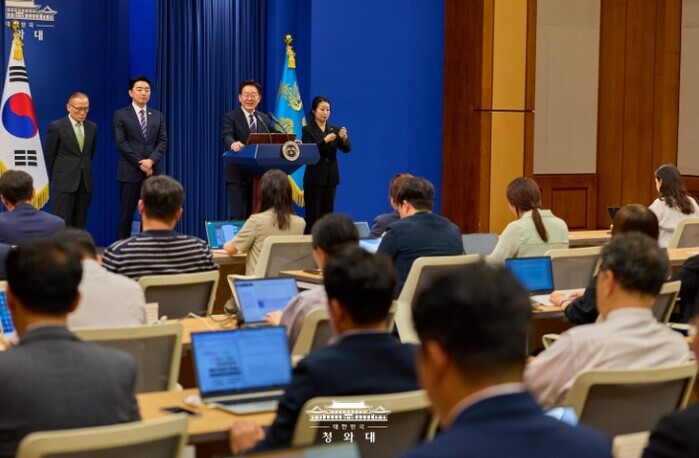 이재명  대통령 "교황에게 DMZ 및...