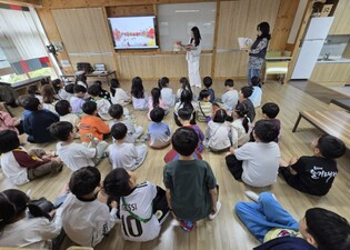 하남 한홀초등학교, 어린이도서연구회 하남지부와 함께하는 ‘그림책 읽어주는 도서실’ 운영